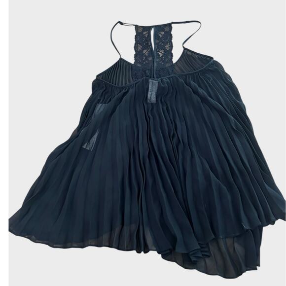 NWT Black Sheer Pleated Lace Babydoll Lingerie Top / Size Large - - Picture 2 of 5